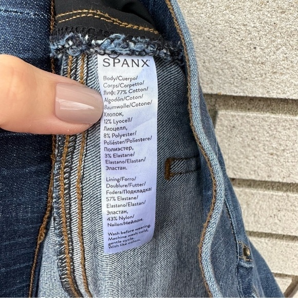 SPANX Distressed Skinny Jeans Medium Wash - Picture 12 of 13